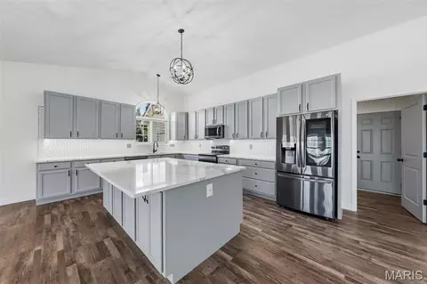 Kitchen - 2255 County Farm Rd, Wright City, MO 63390 photo 2 of 4