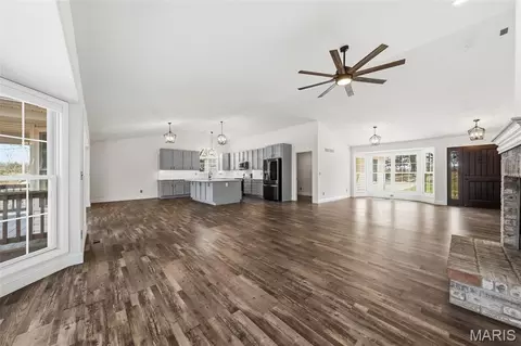 Living - 2255 County Farm Rd, Wright City, MO 63390 photo 4 of 11