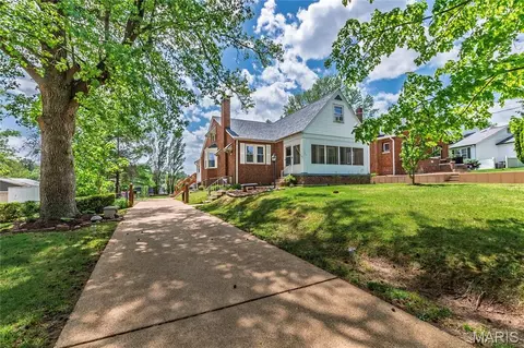 11624 Denny Rd, Saint Louis, MO 63126