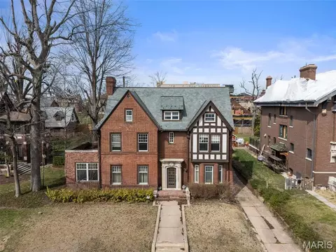 49 Kingsbury Pl, Saint Louis, MO 63112