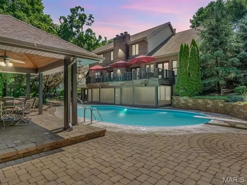 3 Country Club Ln, Edwardsville, IL 62025