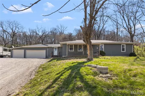 1752 N Bluff Rd, Collinsville, IL 62234