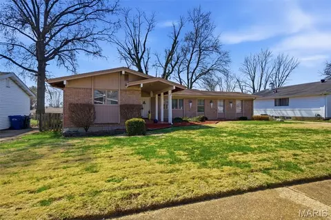 3630 Estates Dr, Florissant, MO 63033