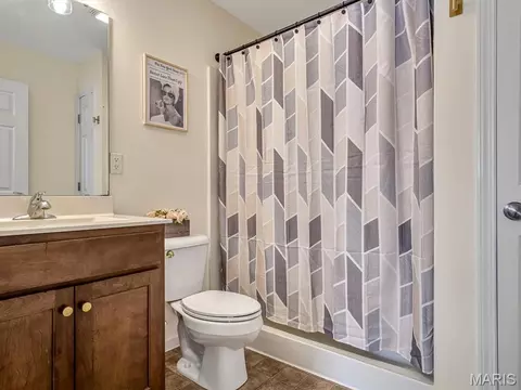 Bath - 708 Ward, Waterloo, IL 62298 photo 2 of 2