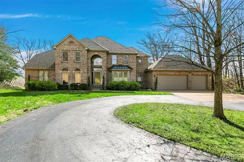 6686 Clifton Bluffs Ct, Saint Louis, MO 63129