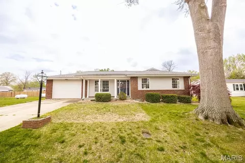 18810 Spruce St, Carlyle, IL 62231