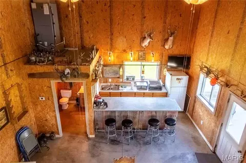 Kitchen - 161 Van Booven Ln, Hermann, MO 65041 photo 2 of 4