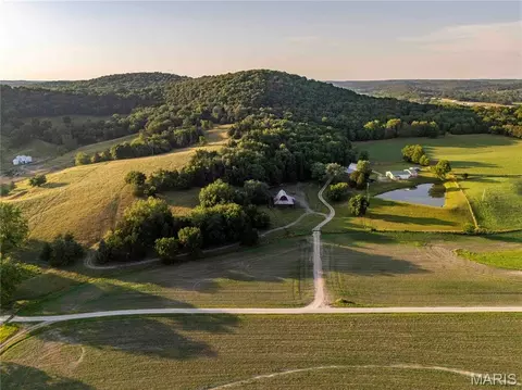 161 Van Booven Ln, Hermann, MO 65041