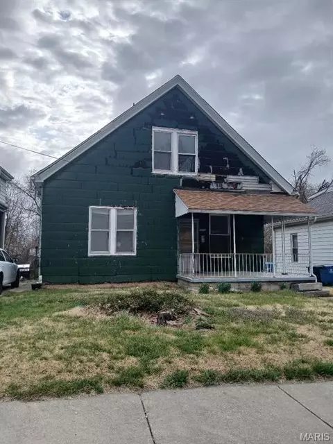 1213 Diamond St, Alton, IL 62002