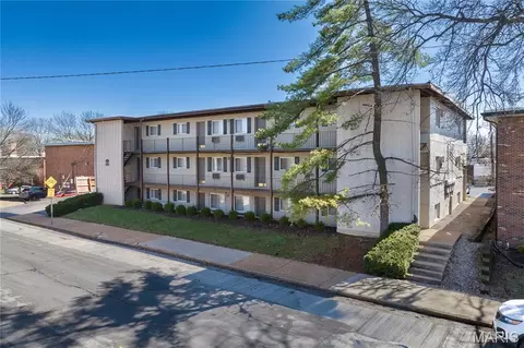 3704 Greenwood Blvd, Maplewood, MO 63143
