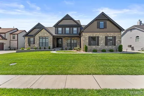 16936 Lake Mdw, Chesterfield, MO 63005