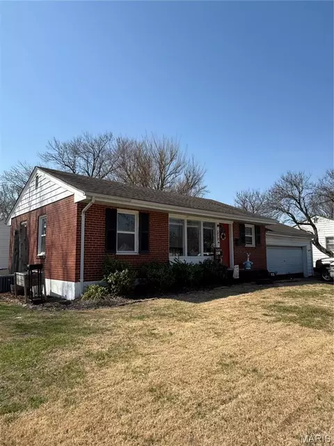 210 Saint Florent Ln, Florissant, MO 63031