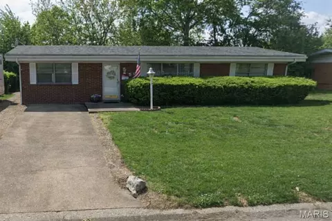 5 Columbus Dr, Belleville, IL 62226