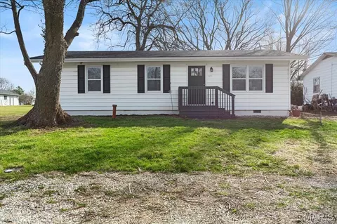 413 N 8th St, Bowling Green, MO 63334