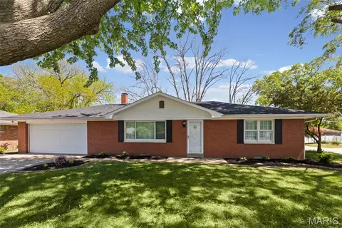 40 Joseph Dr, Fairview Heights, IL 62208