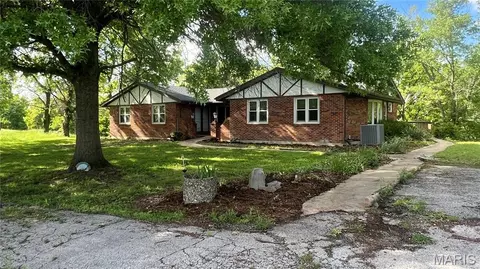 2371 Holtgrewe Rd, Washington, MO 63090