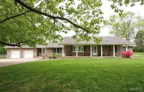 2190 Morning Star Dr, Alton, IL 62002