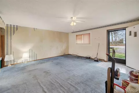 Living - 19536 Echo Rd, Phillipsburg, MO 65722 photo 2 of 3