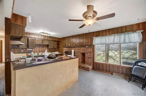 Kitchen - 19536 Echo Rd, Phillipsburg, MO 65722 photo 2 of 2