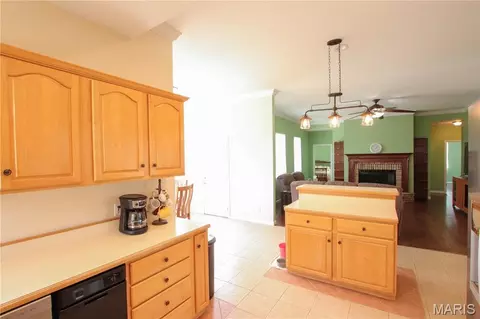 Kitchen - 910 Oak Pass Ln, Sullivan, MO 63080 photo 5 of 5