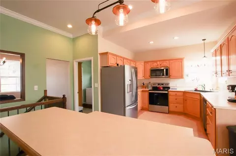 Kitchen - 910 Oak Pass Ln, Sullivan, MO 63080 photo 2 of 5