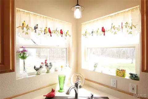 Kitchen - 910 Oak Pass Ln, Sullivan, MO 63080 photo 4 of 5