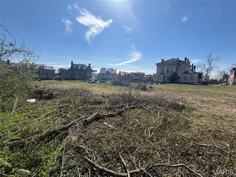 5 Washington Ter, Saint Louis, MO 63112