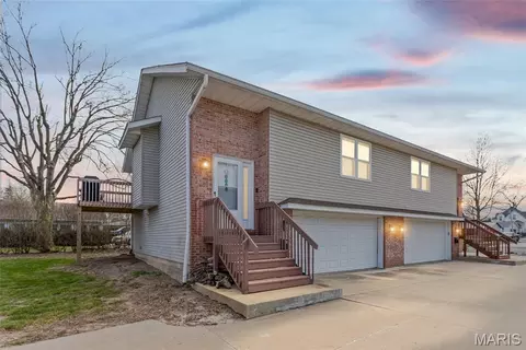1345 Poplar St #2A, Highland, IL 62249