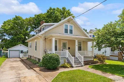 Exterior - 622 Morrison Ave, Waterloo, IL 62298 photo 3 of 10