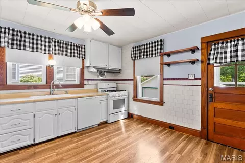 Kitchen - 622 Morrison Ave, Waterloo, IL 62298 photo 1 of 3