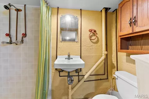 Bath - 622 Morrison Ave, Waterloo, IL 62298 photo 3 of 3