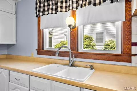 Kitchen - 622 Morrison Ave, Waterloo, IL 62298 photo 3 of 3