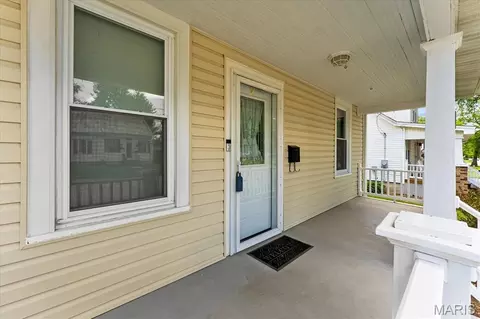 Exterior - 622 Morrison Ave, Waterloo, IL 62298 photo 5 of 10