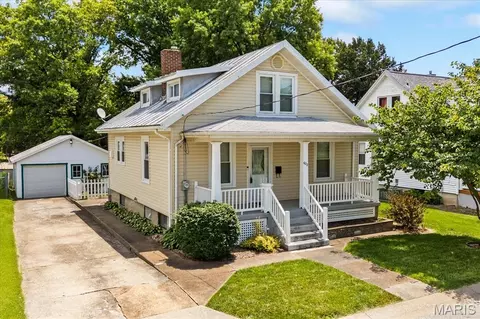Exterior - 622 Morrison Ave, Waterloo, IL 62298 photo 2 of 10