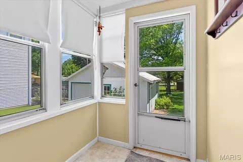 Exterior - 622 Morrison Ave, Waterloo, IL 62298 photo 6 of 10