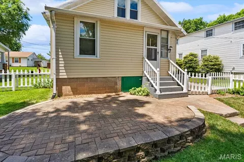 Exterior - 622 Morrison Ave, Waterloo, IL 62298 photo 9 of 10