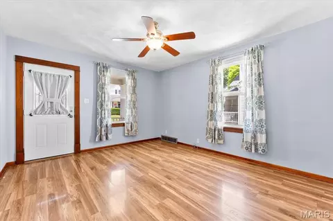 Living - 622 Morrison Ave, Waterloo, IL 62298 photo 2 of 3