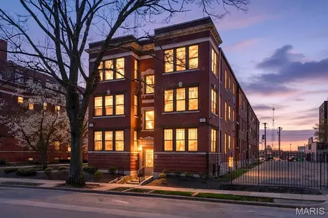 615 Clara Ave #2A, Saint Louis, MO 63112