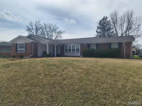 2703 Aberdeen Dr, Florissant, MO 63033