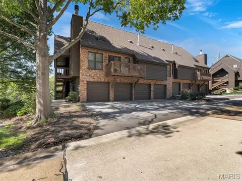 5133 Hollow Wood Ct #A, Saint Louis, MO 63128