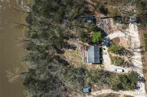 2581 River Rd, Mount Sterling, MO 65062