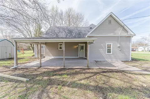 202 W Canada St, Sturgeon, MO 65284