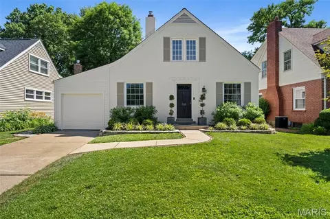 550 Locust Ct, Webster Groves, MO 63119