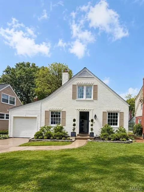 550 Locust Ct, Webster Groves, MO 63119
