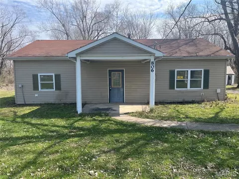 806 N Galloway Rd, Vandalia, MO 63382