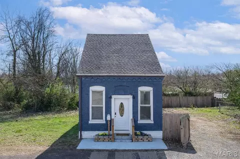 22 S 15th St, Belleville, IL 62220