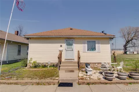 107 W Cherry St, Hartford, IL 62048