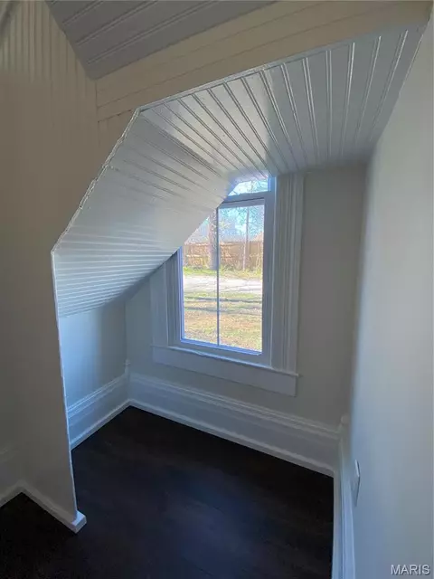 Entry Way - 145 Ellis Ave, Troy, MO 63379 photo 5 of 9