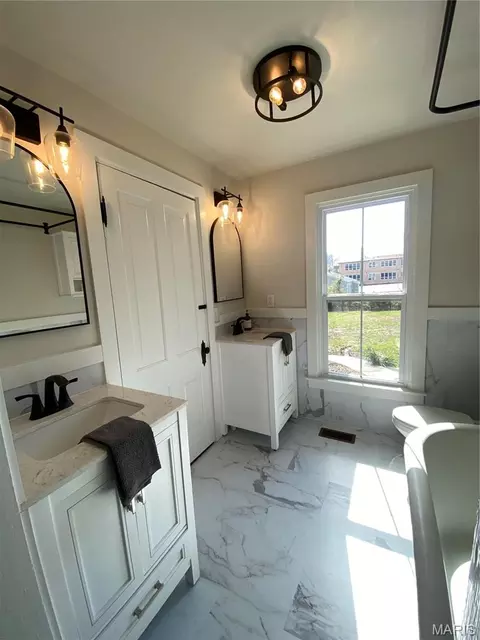 Bath - 145 Ellis Ave, Troy, MO 63379 photo 2 of 4