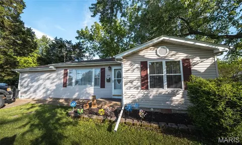 304 Monroe St, Cuba, MO 65453